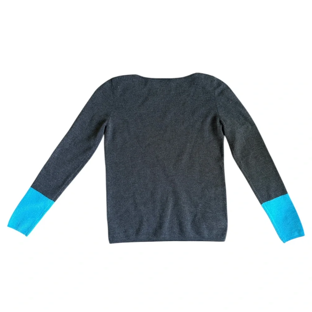 Alkris punto Gray Sweater with Blue Sleeves - Picture 2 of 3